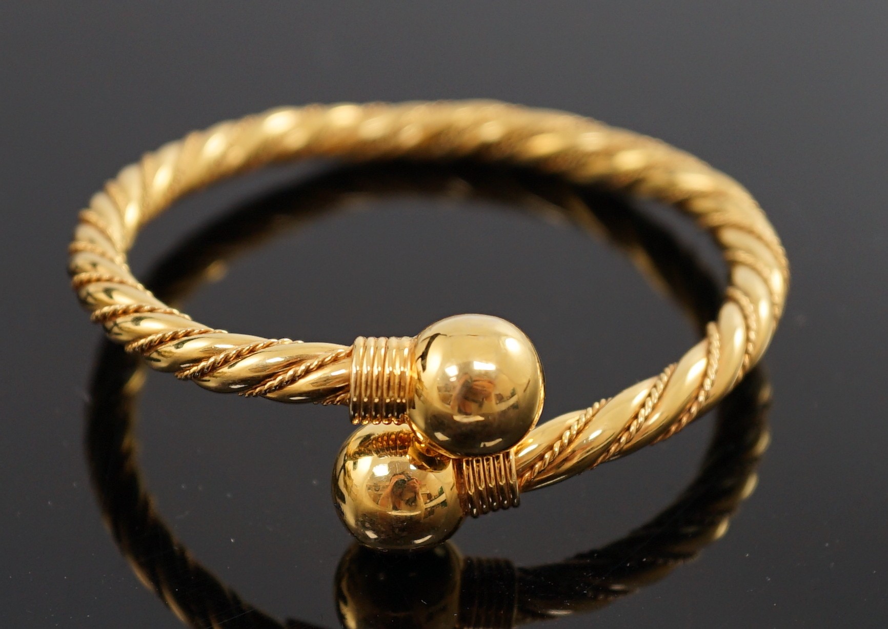 A modern Italian 18k gold open work bangle